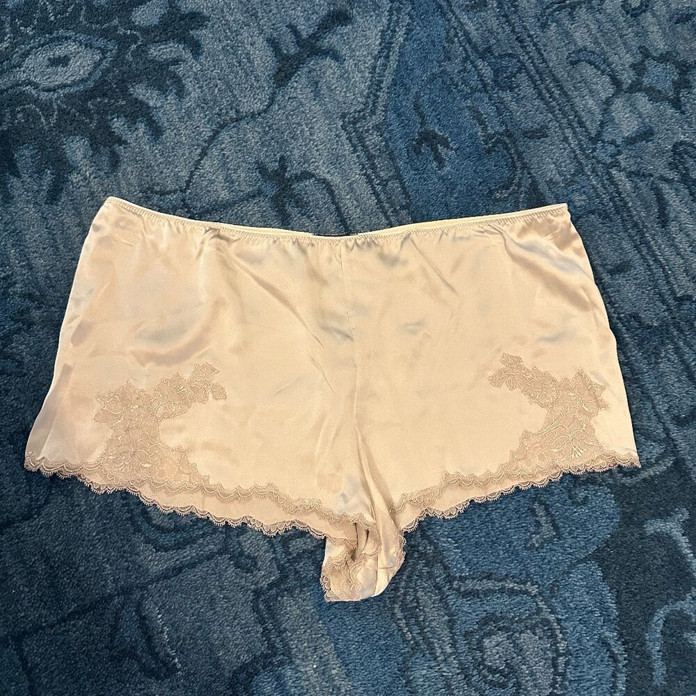 NWT Josie Natori Lilian Lace Trim Sleep Shorts in Greige (Sz. XL)